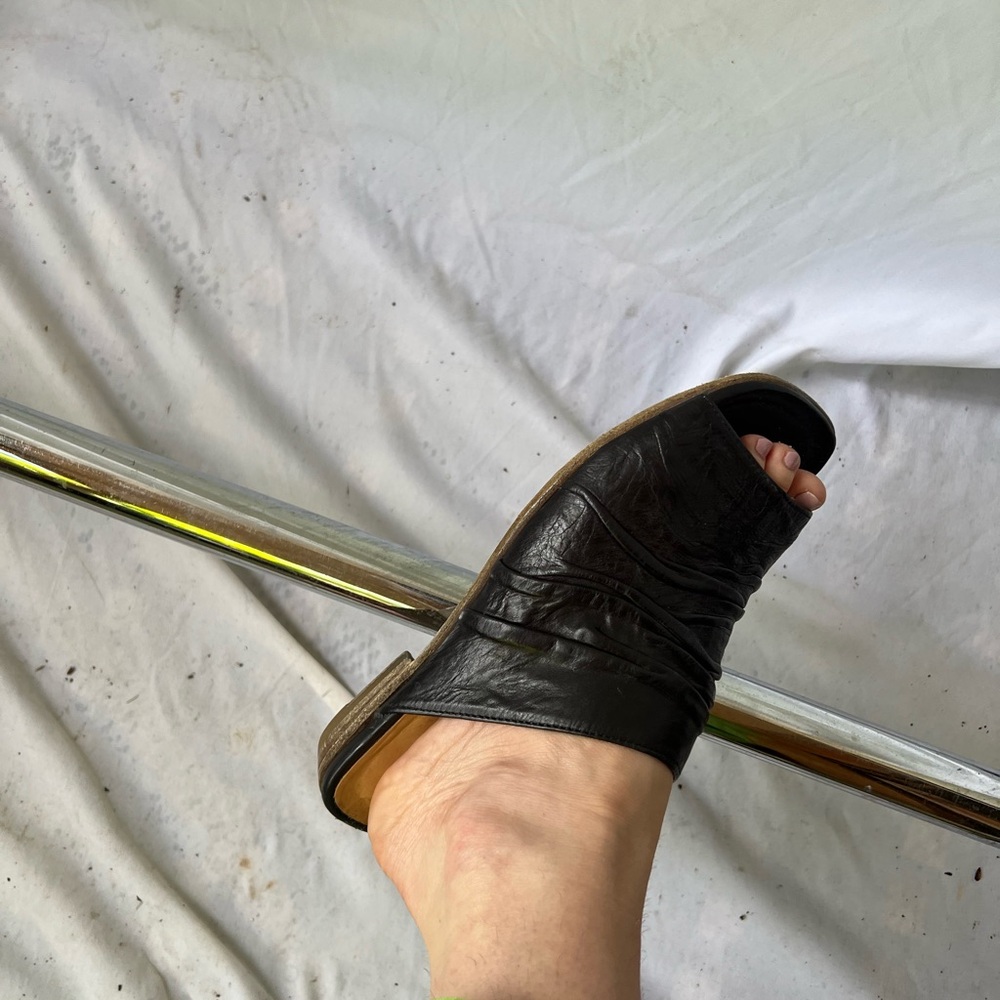 Black Sandals for Effortless Style - Picture 11 of 11